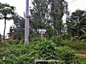 Penunjuk jalan Curug Cibengang, di kiri jalan dari arah perempatan jalan Gunung Batu 3, Gunung Batu 1,2, Sukamakmur. (doc pribadi)